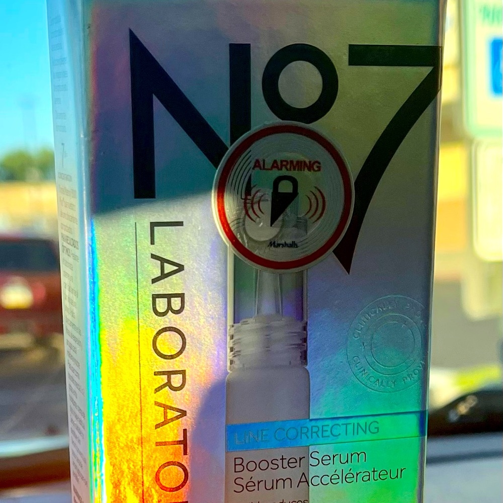 No 7 line correcting booster serum/ brand new in 📦